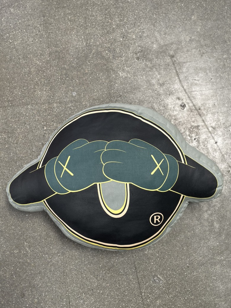 Original Fake “oh” Pillow