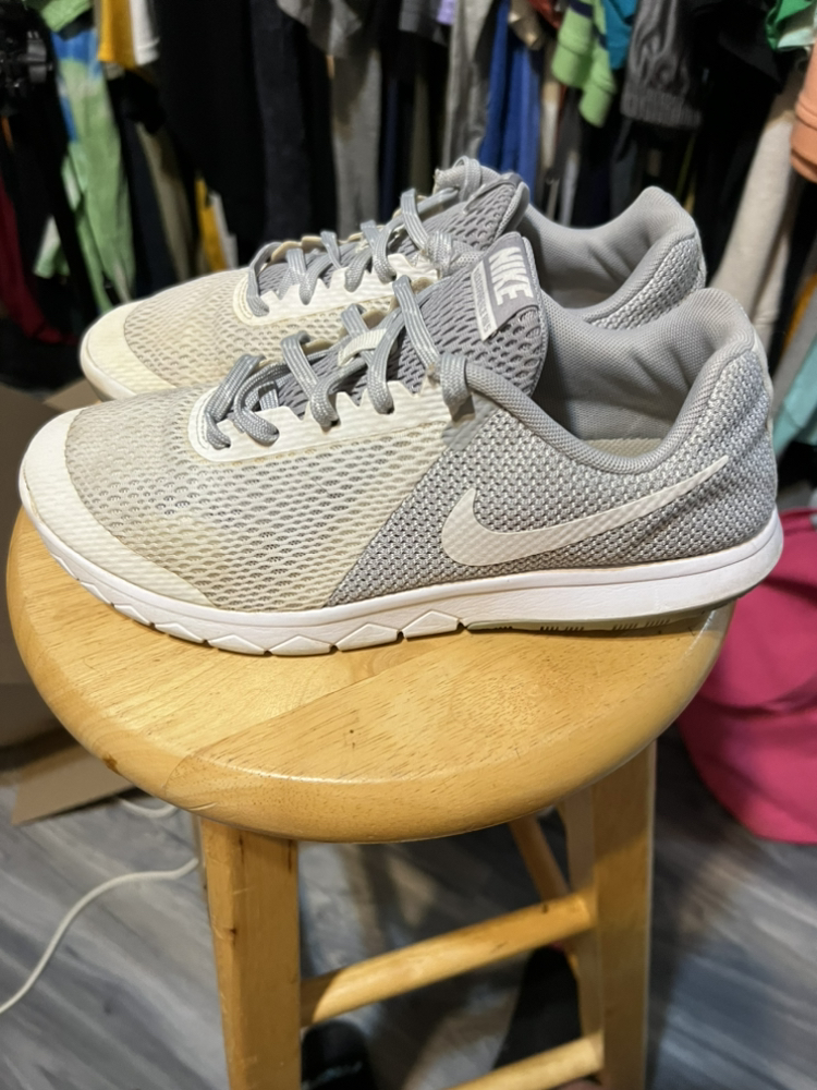 Nike Flex Experience RN 5 Women’s Size 8.5 Running Shoes