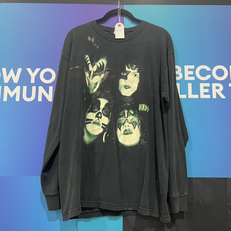 SZ L 90’s Kiss Glow LS T-Shirt