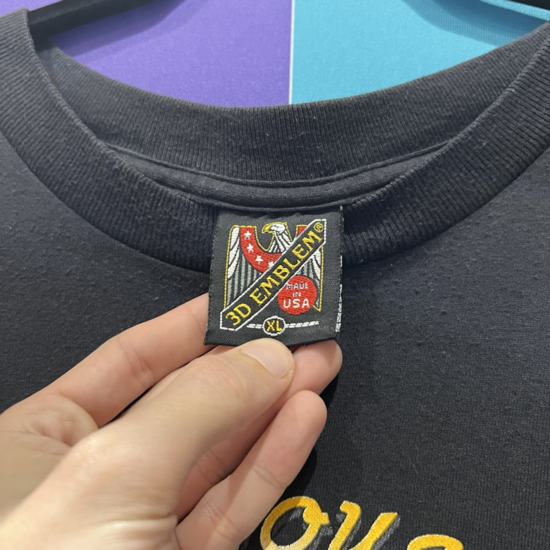 SZ XL 90’s 3D Emblem T-Shirt