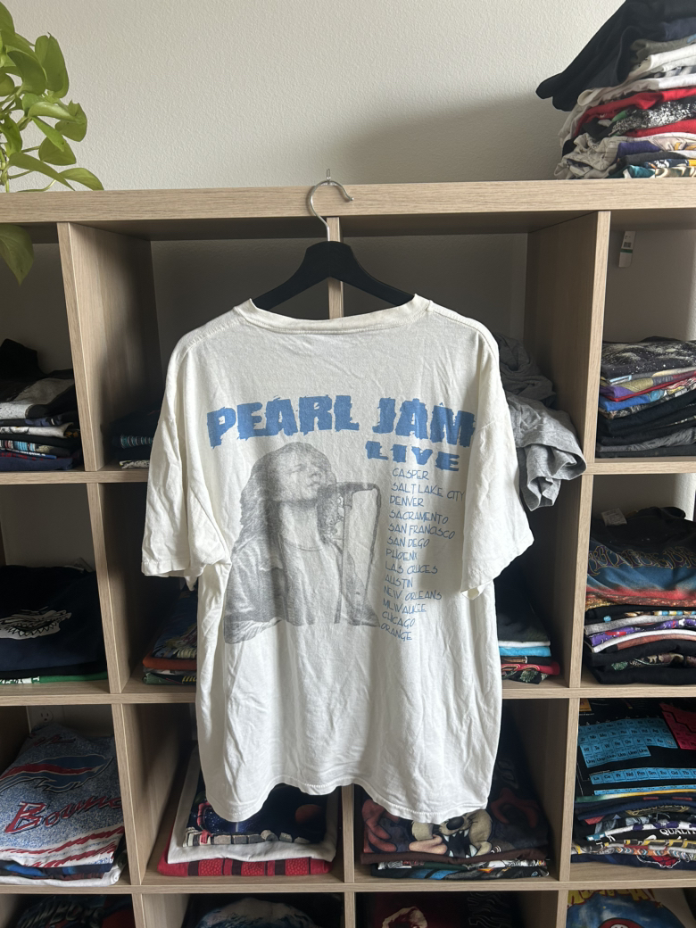 Vintage 90s Pearl Jam shirt