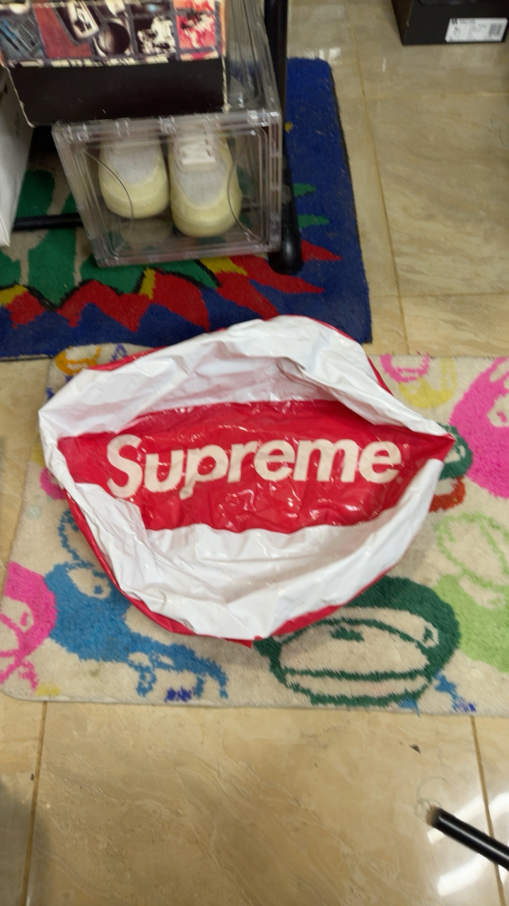 Supreme beach ball