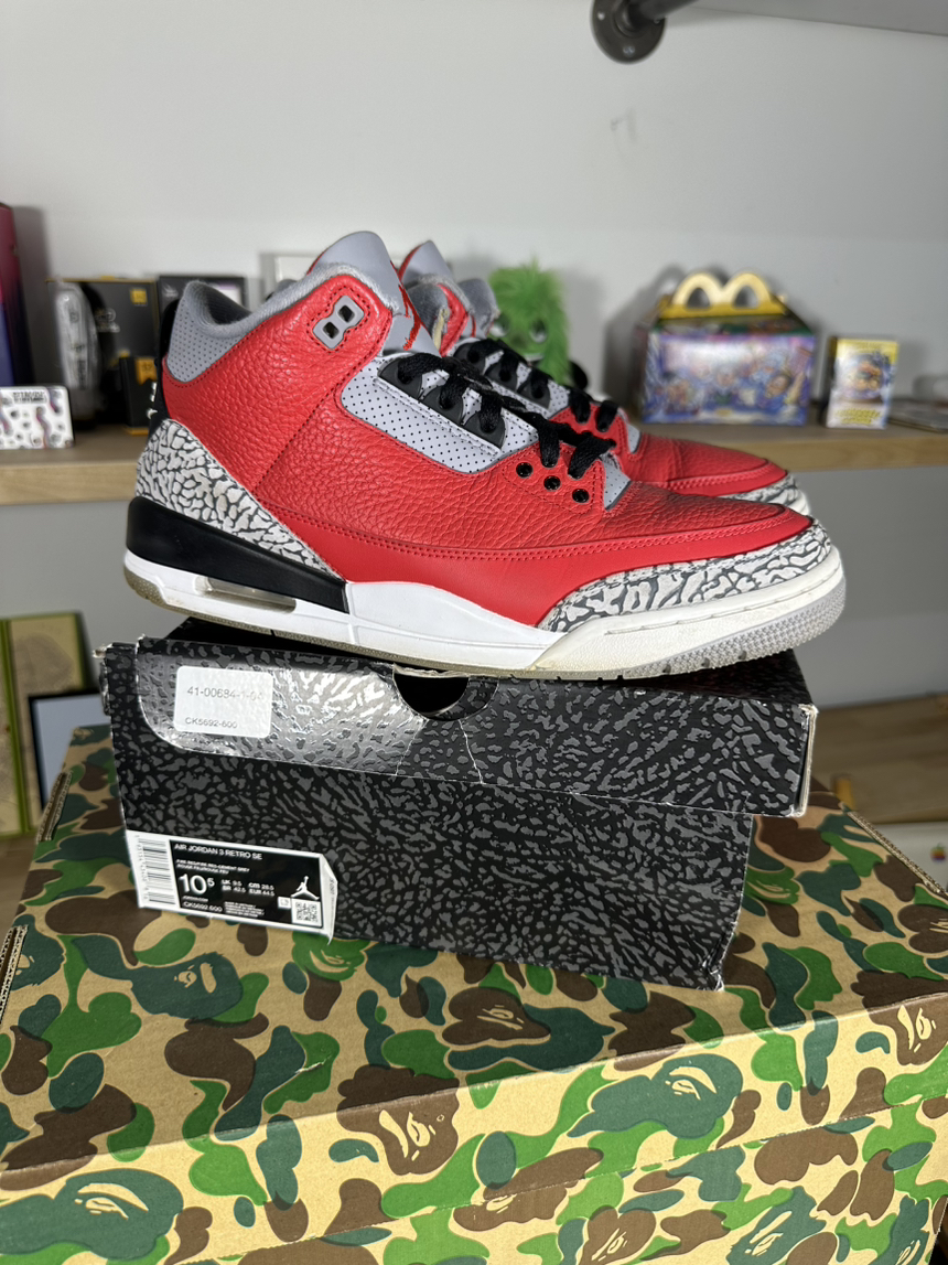 SZ 10.5 AJ 3 Fire Red Unite