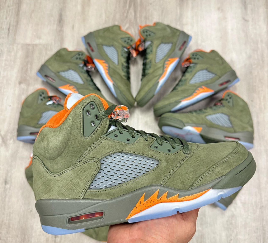 Air Jordan 5 Olive Size 8.5  New