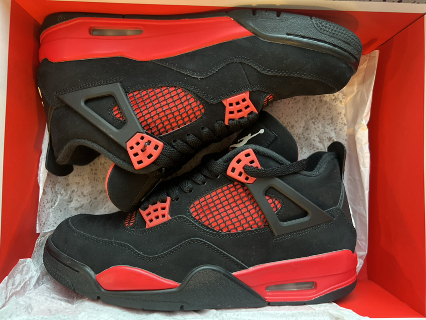 Jordan 4 Red Thunder Size 9.5 VNDS