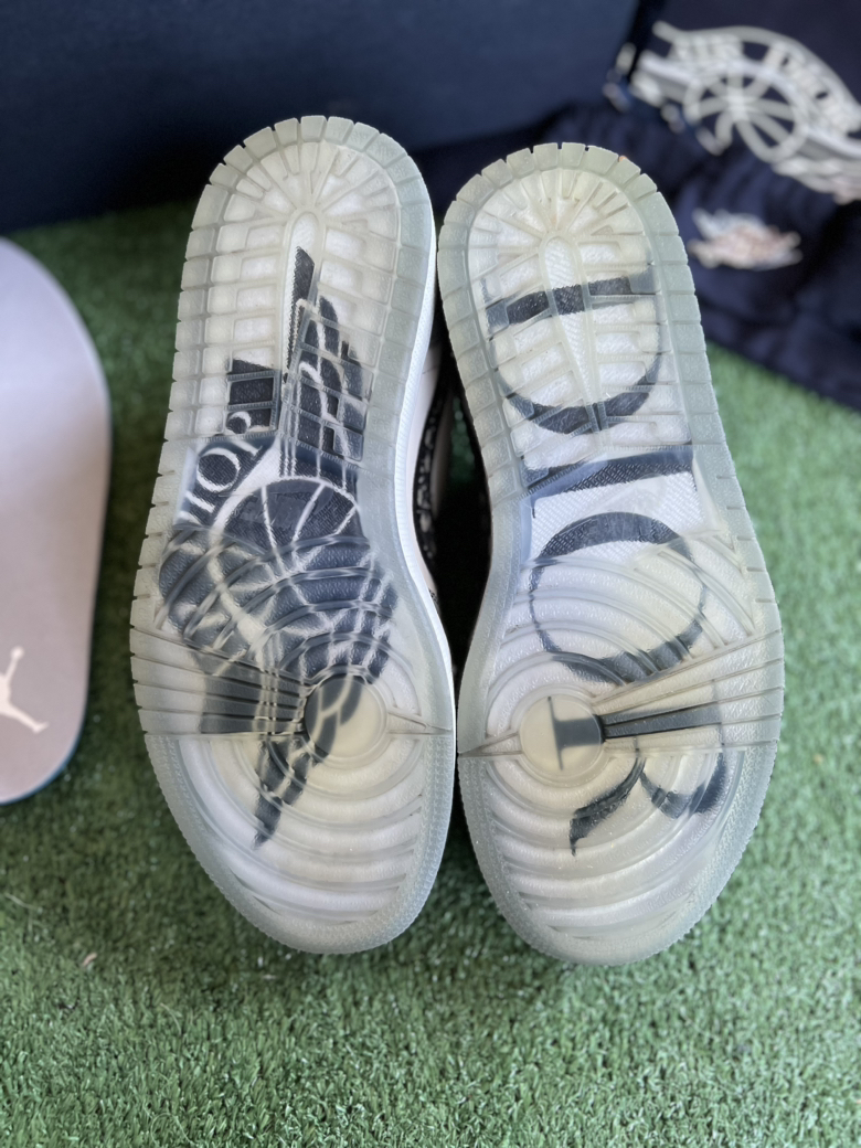 Dior x Jordan 1 Low - Size 8