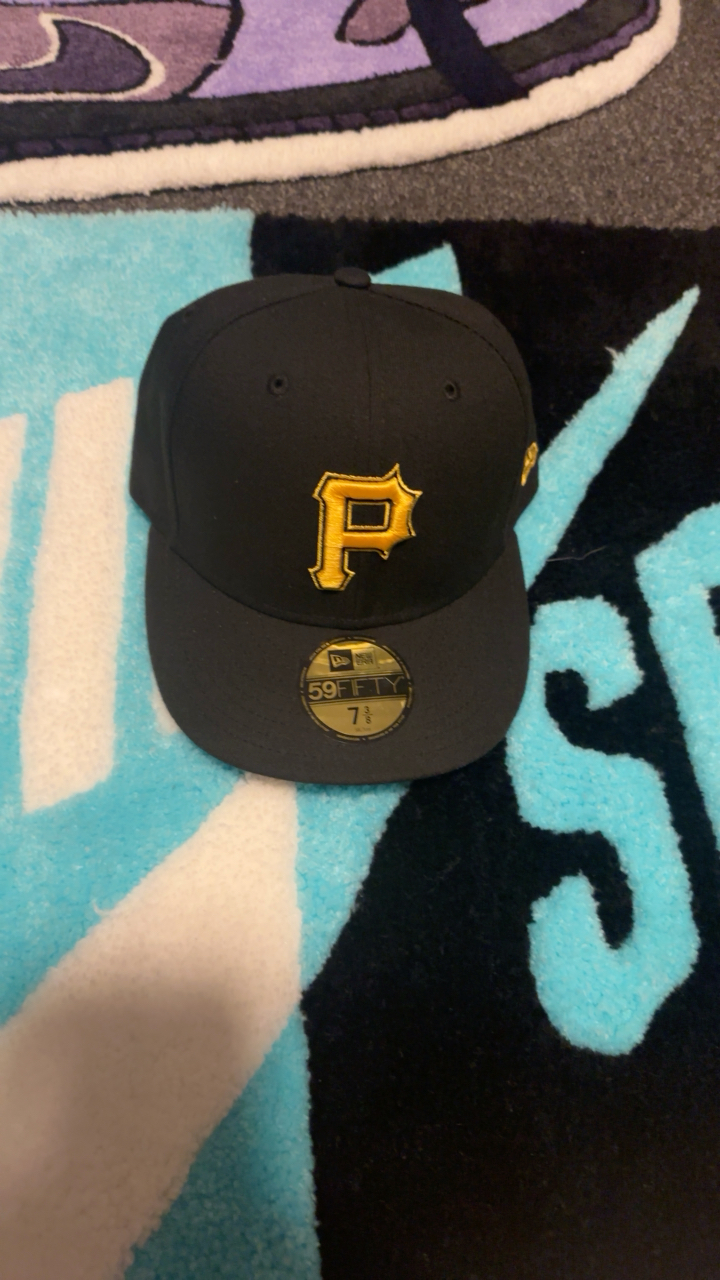 Size 7 3/8 Pittsburg pirates fitted hat!