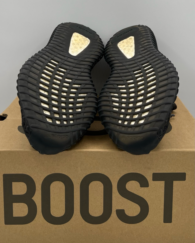 Adidas Yeezy Boost 350 V2 Black Non-Reflective Size 8.5 Pre-Owned