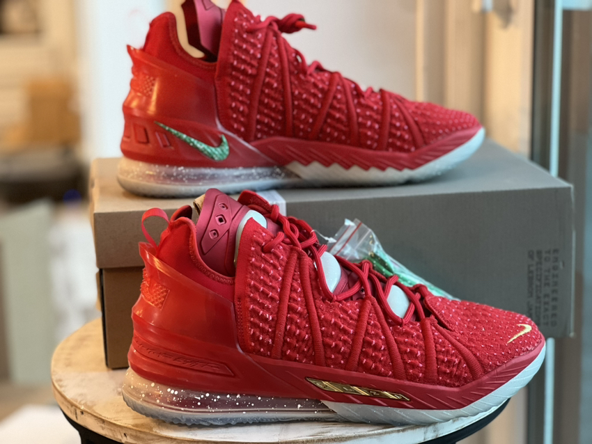 Nike LeBron 18 X-Mas in LA size 12