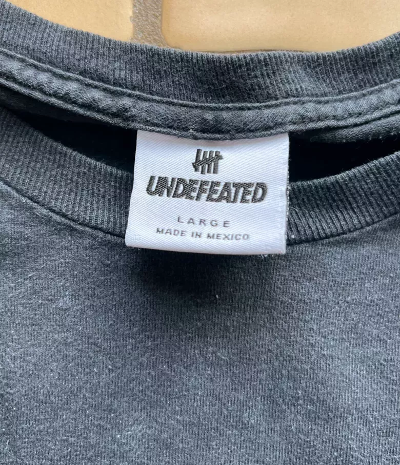 Undefeated Men’s Black Short Sleeve T-Shirt Size Large Pre-Owned