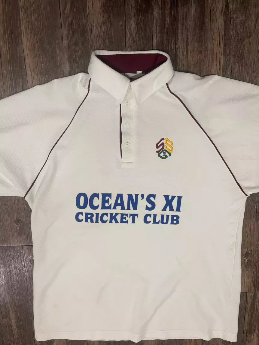 Large (29.5x22) Ocean's XI Cricket Club