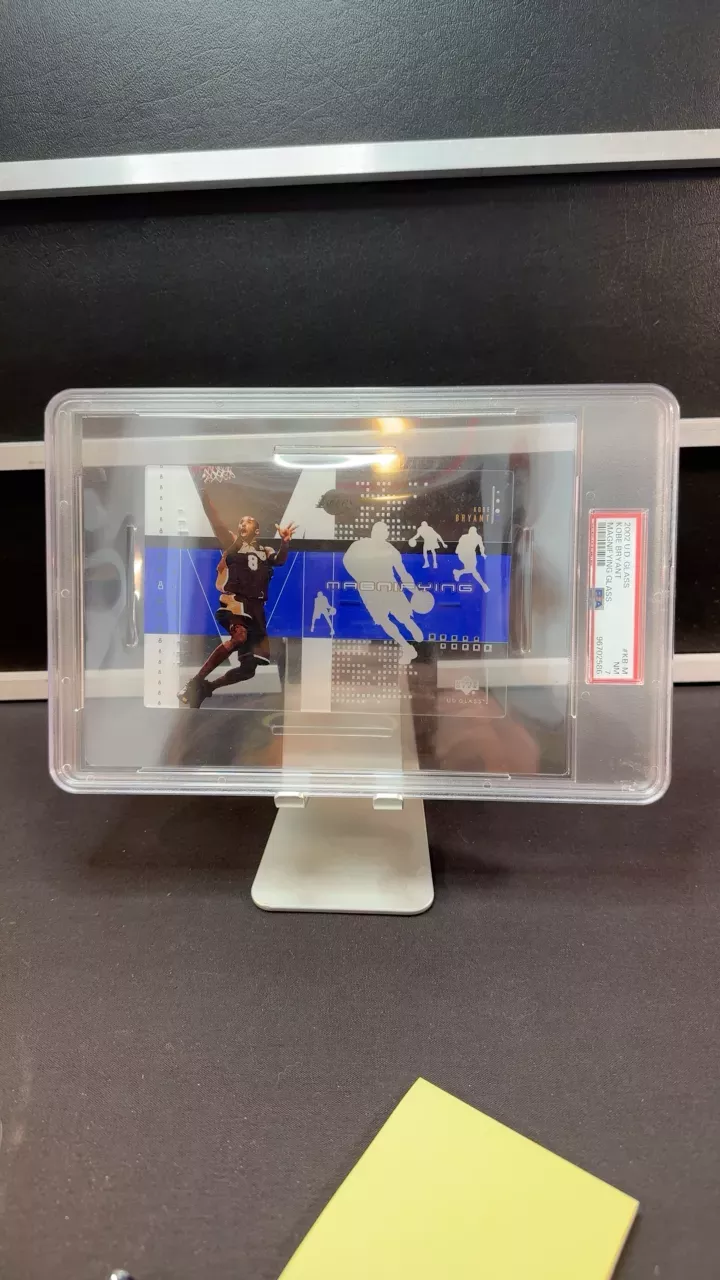 2002 UpperDeck Glass Kobe Bryant Magnifying Glass PSA 7