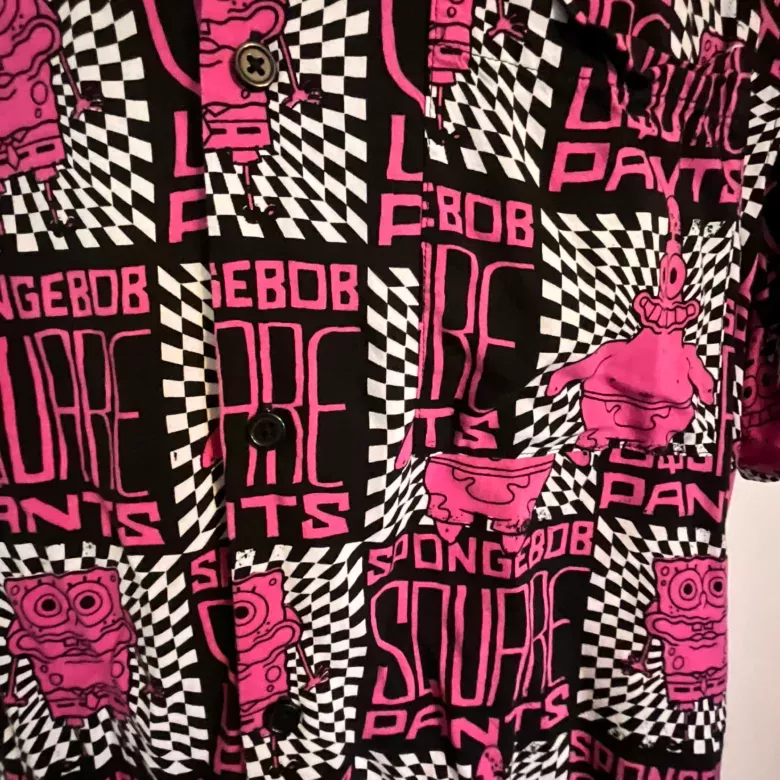 Sponge Bob Checkerboard Men’s Sz L short sleeve