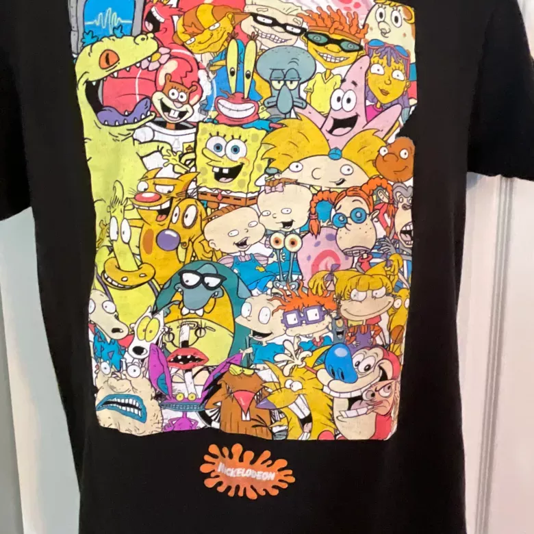 Nickelodeon Size Medium Graphic Black T-shirt