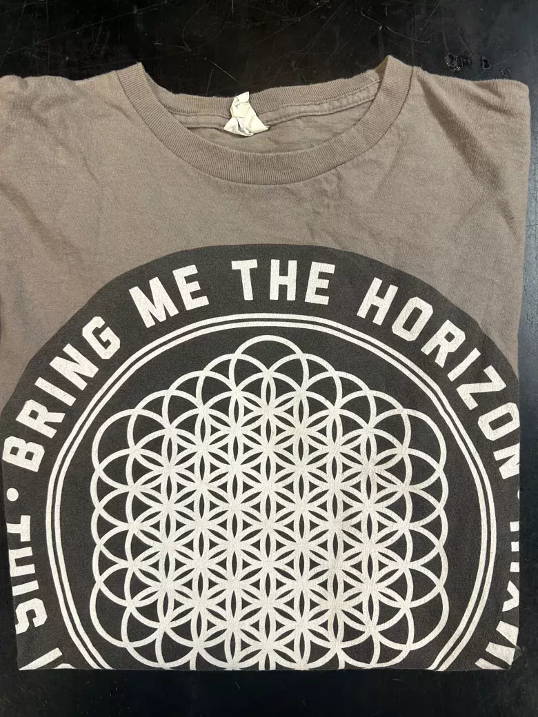 Bring Me The Horizon- Bay Island M 21x28