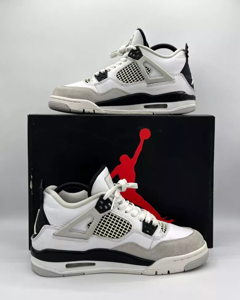 Air Jordan 4 Retro GS Military Black Boy’s Size 7Y Pre-Owned