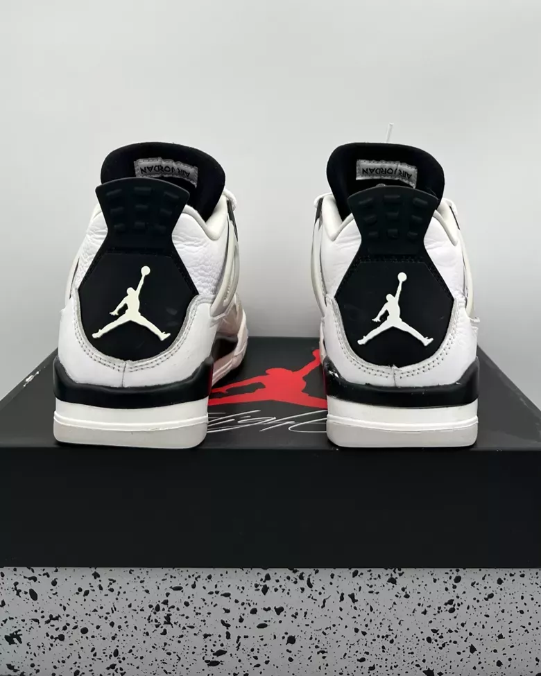 Air Jordan 4 Retro GS Military Black Boy’s Size 7Y Pre-Owned
