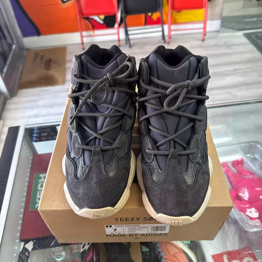 SIZE 7M Adidas Yeezy 500 High