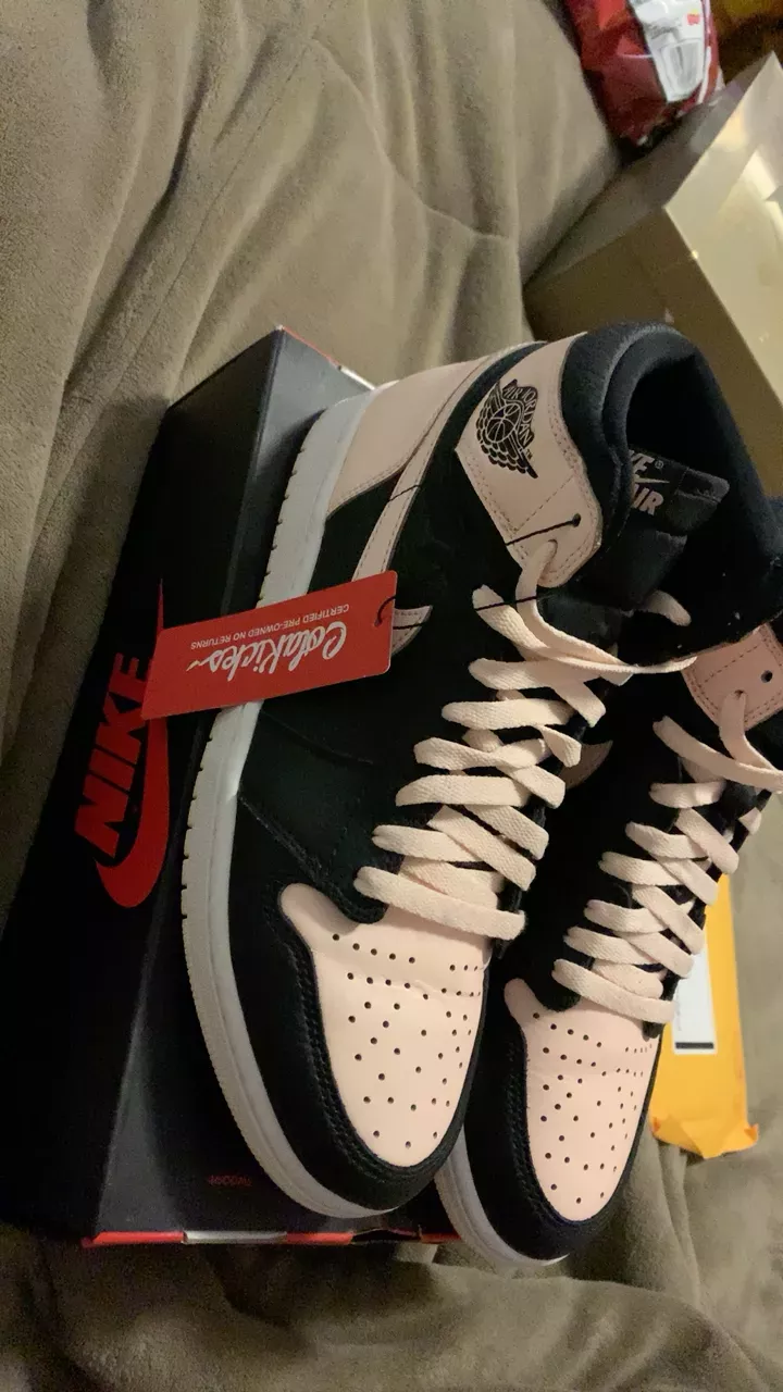 Air Jordan 1 Retro High OG crimson tint