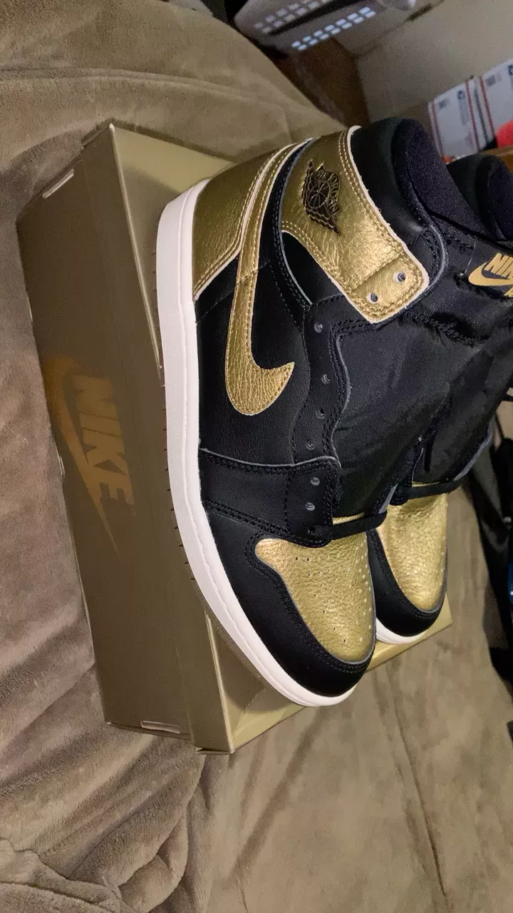 Nike Air Jordan 1 Retro High OG Black Gold size 8