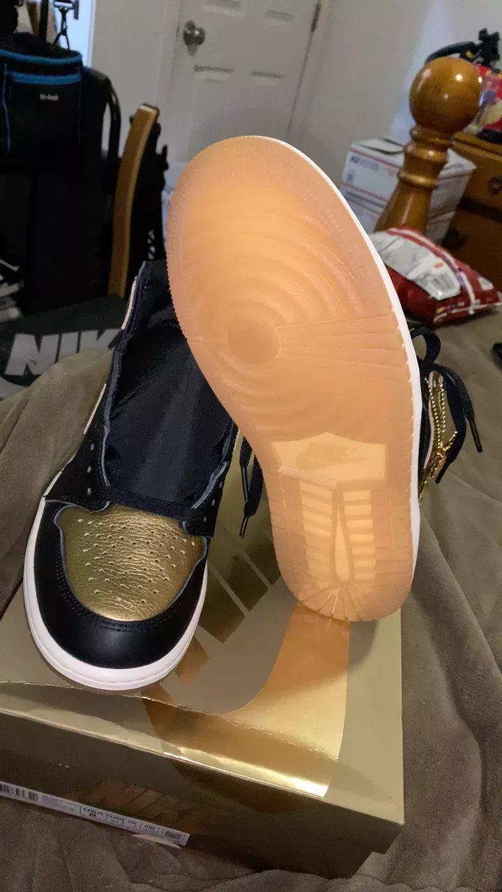 Nike Air Jordan 1 Retro High OG Black Gold size 8