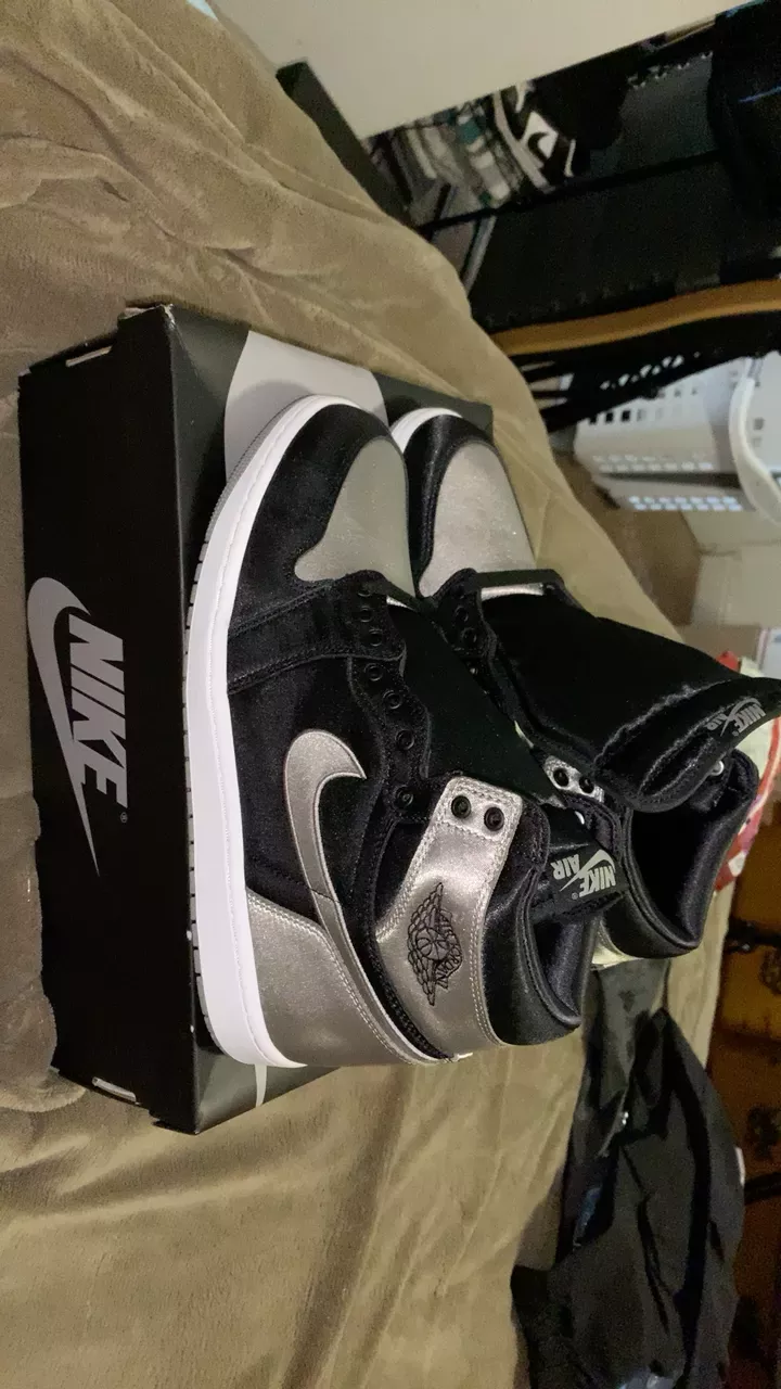 Air Jordan 1 Retro High OG WMNS Satin Snake Chicago 12 women 10.5 men