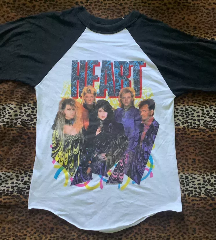 Heart RagLan Band T