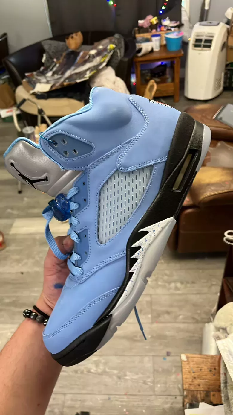 Air Jordan 5 Retro: University Blue