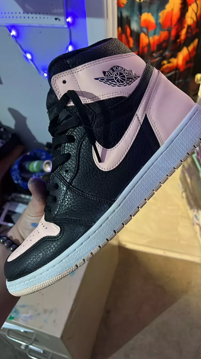 Air Jordan 1 Retro High OG Black Pink