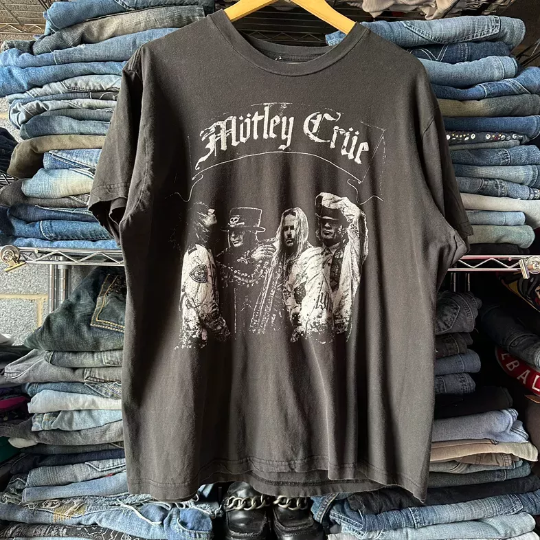 Mötley Crüe Graphic Tee