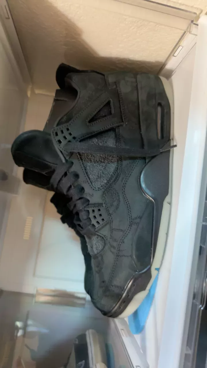 Air Jordan 4 Retro x KAWS black