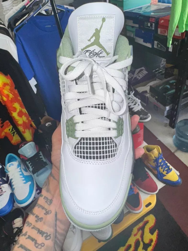 Size 10.5M/12W  Jordan 4 Retro Seafoam
