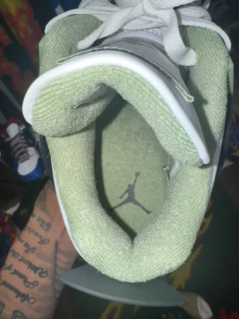 Size 10.5M/12W  Jordan 4 Retro Seafoam
