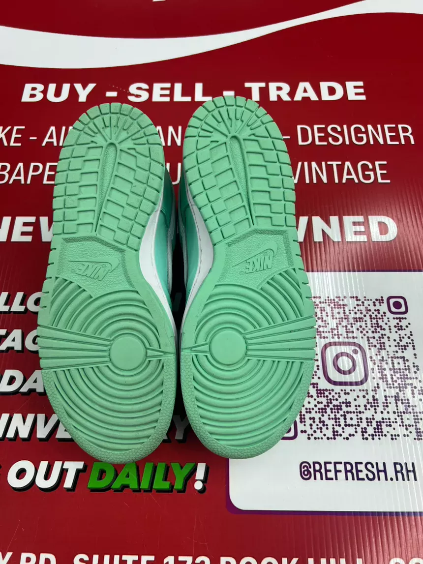 Nike Dunk Low Emeraid Rise Size 6.5y