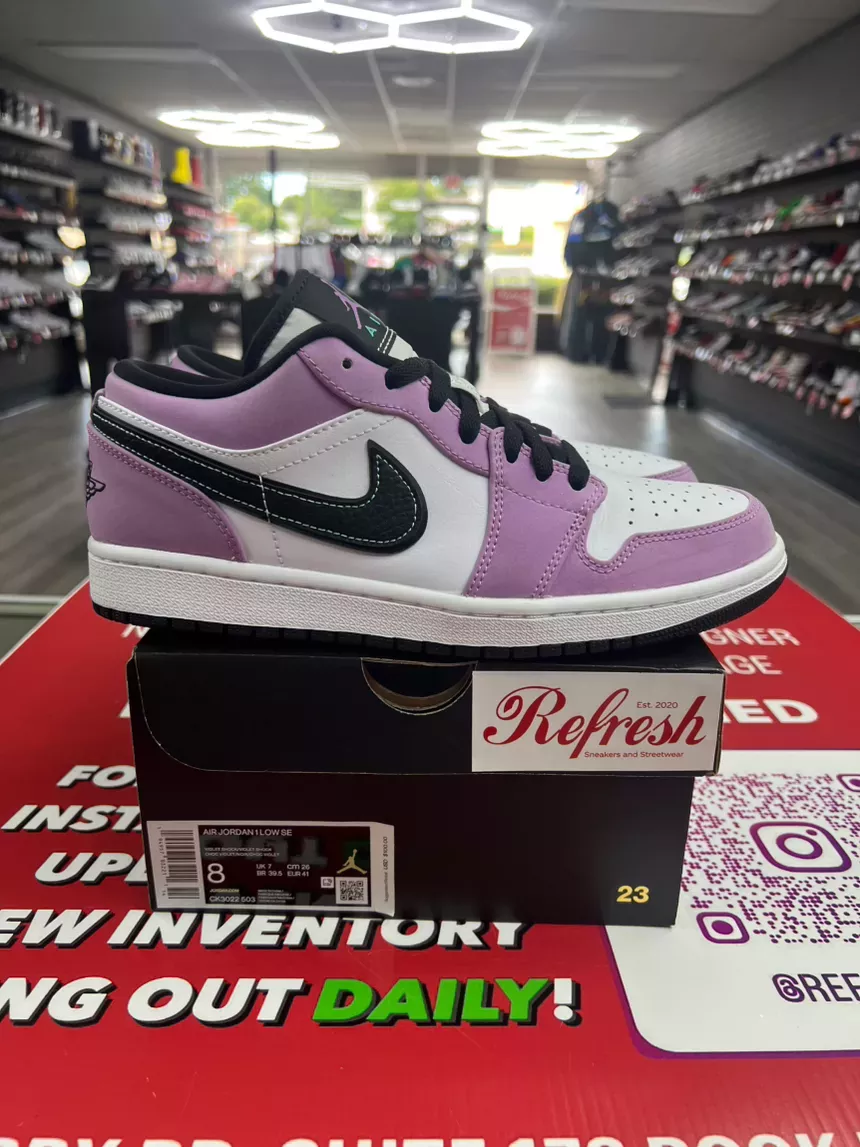 Air Jordan 1 Low Violet Shock Size 8