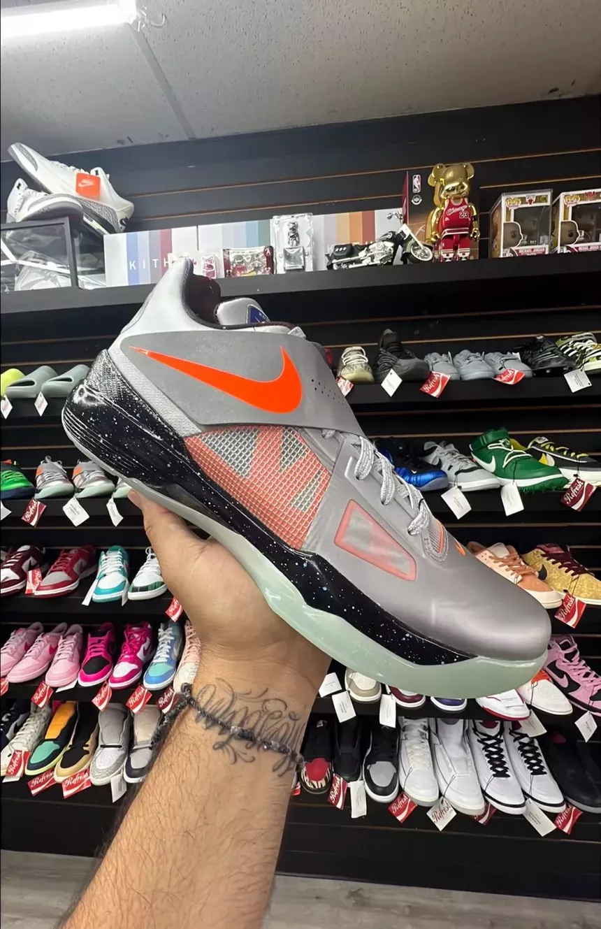 Nike KD 4 Galaxy Size 14