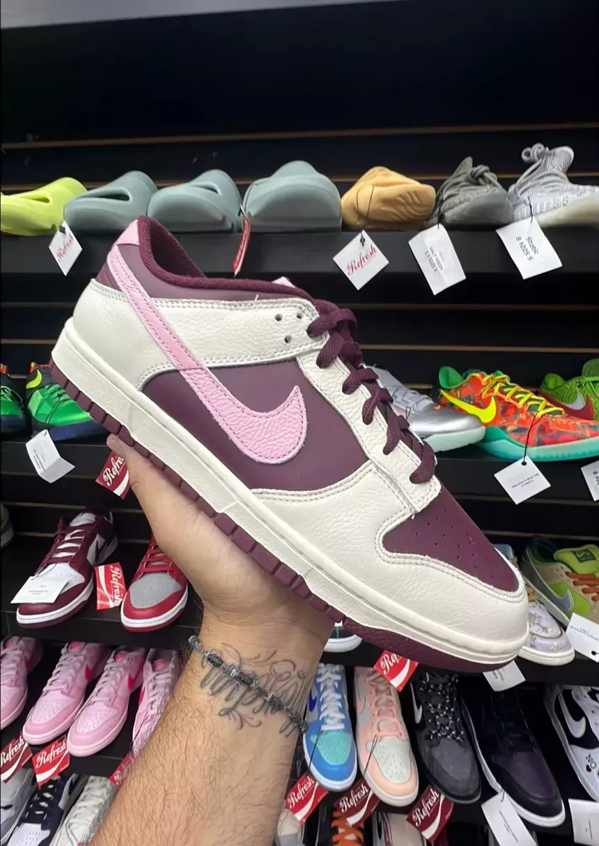 Nike Dunk Low Valentine Day Size 11