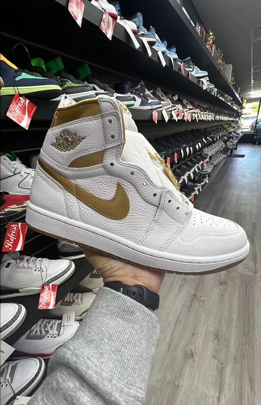 Air Jordan 1 Metallic Gold 12w/10.5m