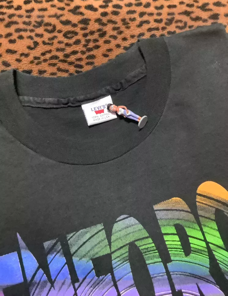 Vintage 90s Levi's Living Legend T