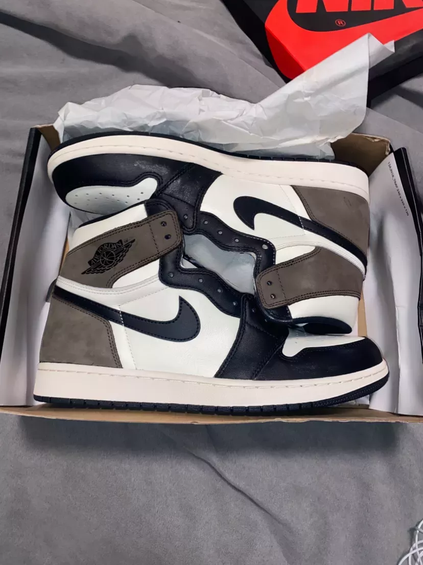 Air Jordan 1 Retro High OG Mocha