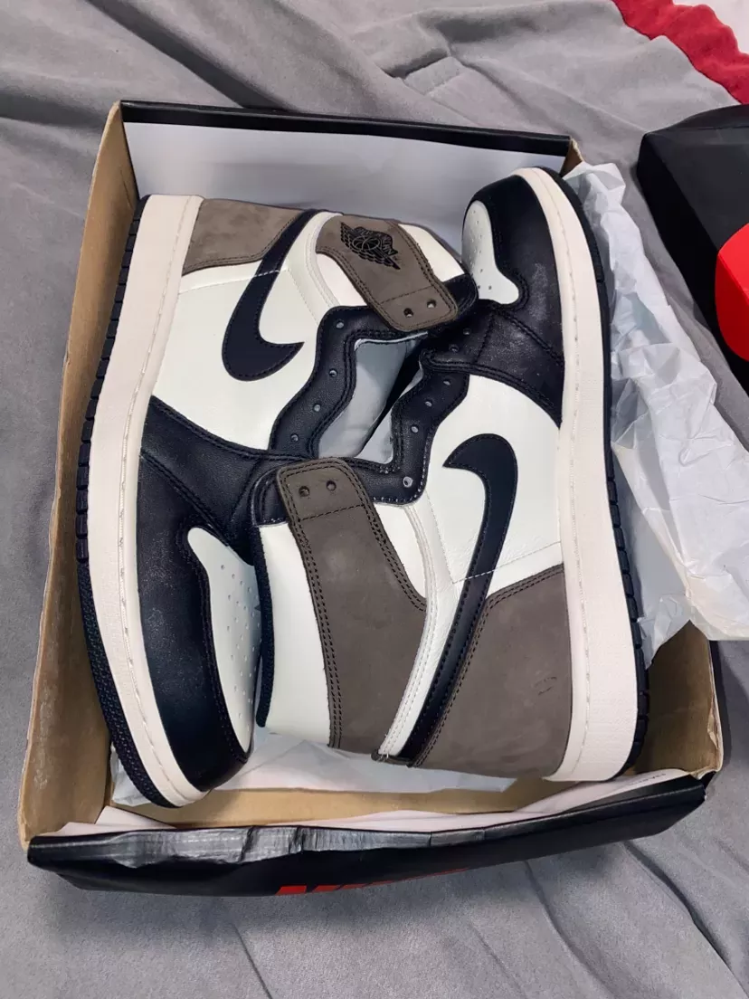 Air Jordan 1 Retro High OG Mocha
