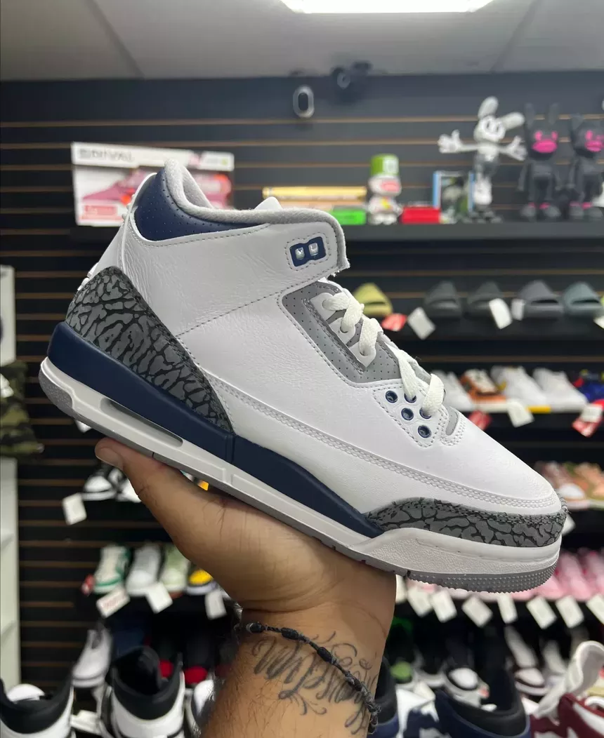 Air Jordan 3 Midnight Navy Size 7Y