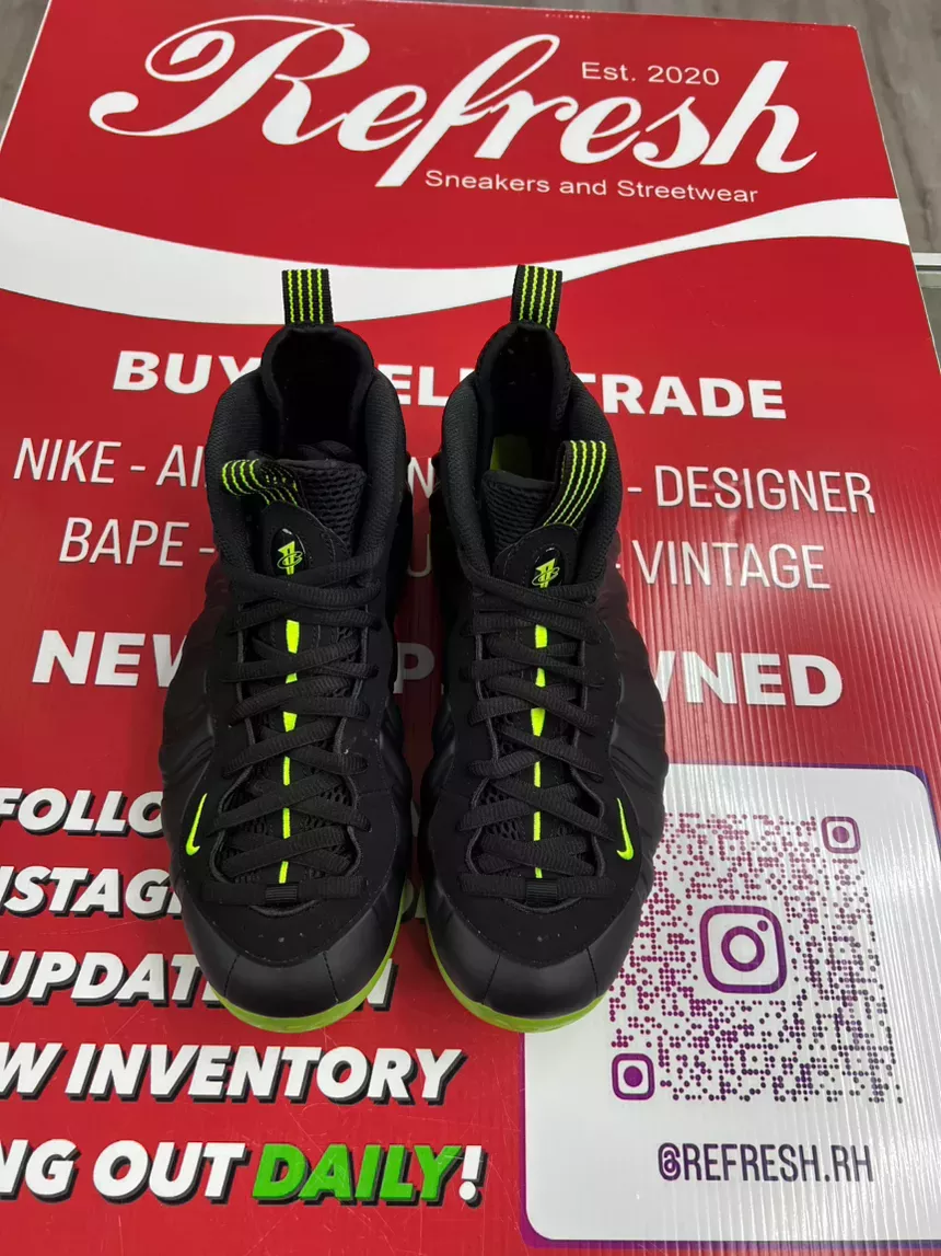 Nike Foamposite Black Volt Size 10.5