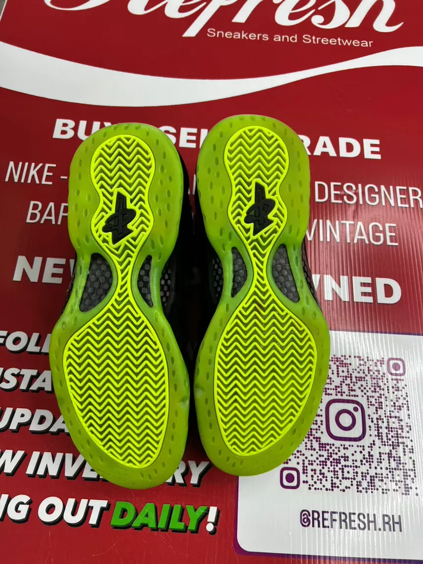 Nike Foamposite Black Volt Size 10.5