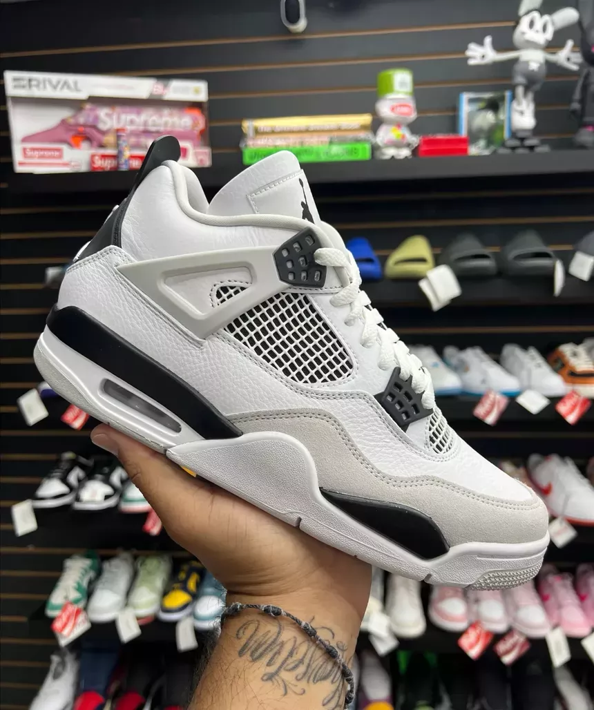 Air Jordan 4 Military Black Size 9.5