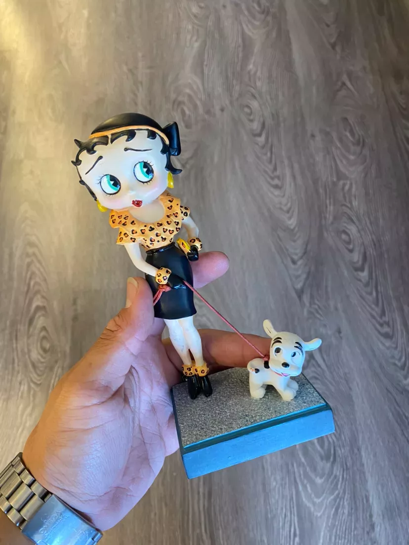 Betty Boop & Pudgy Figurine Out For A Stroll