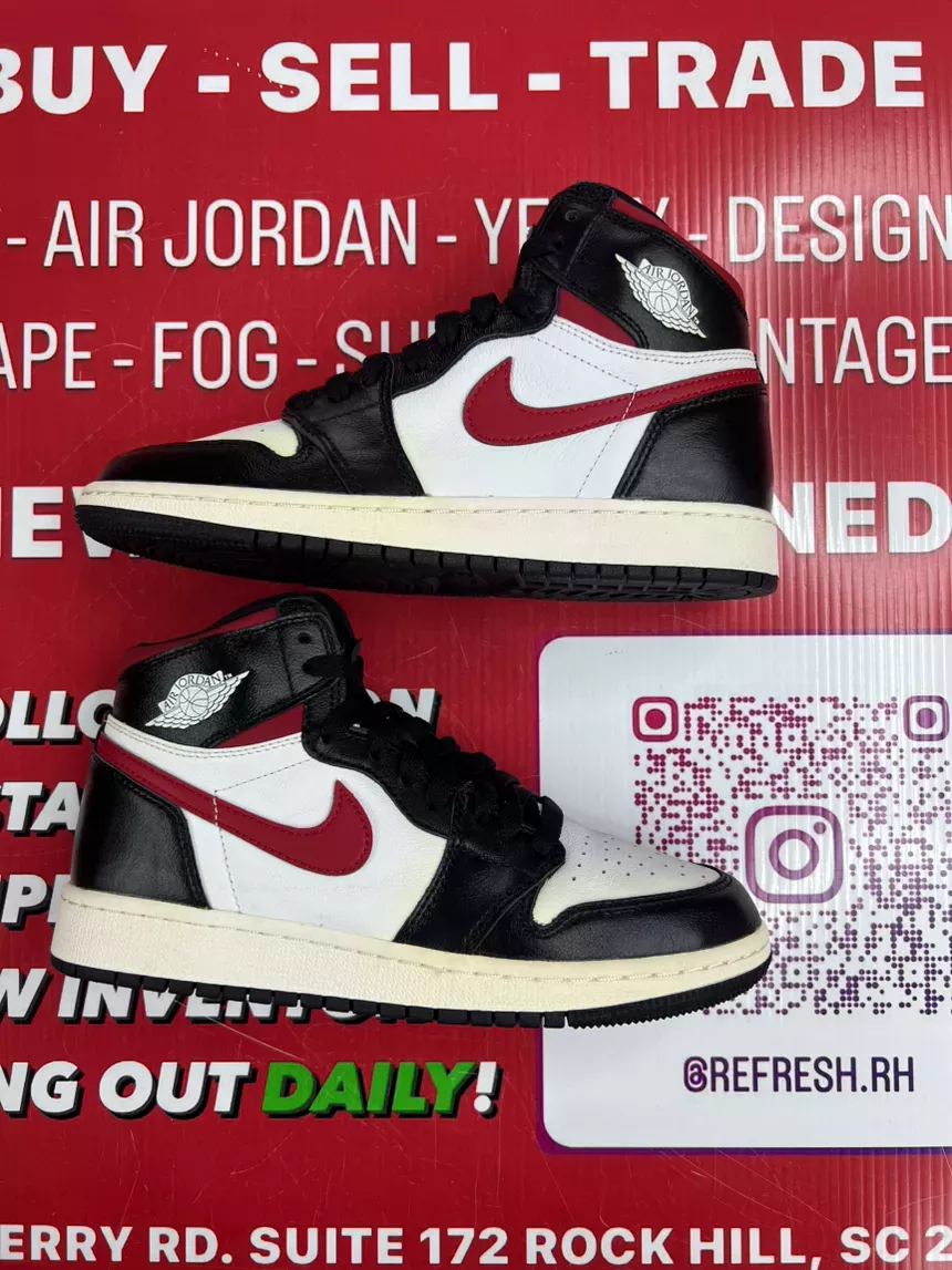 AJ1 Black Gym Red Size 4.5y