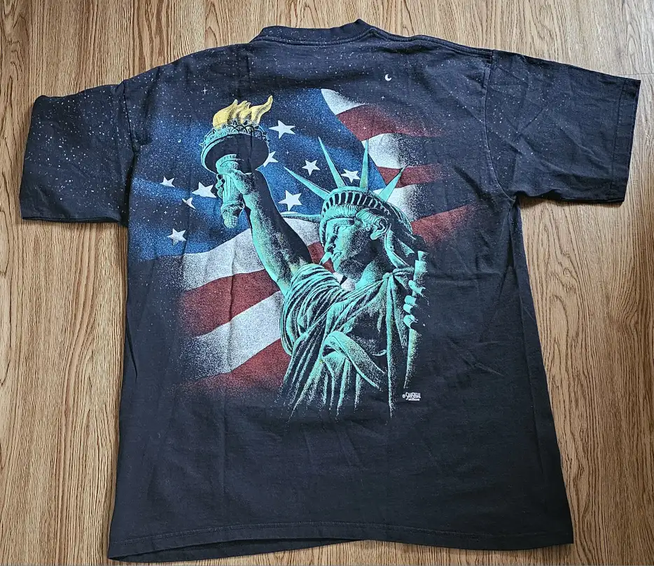1998 Vintage Statue of Liberty AOP (24 x 31)