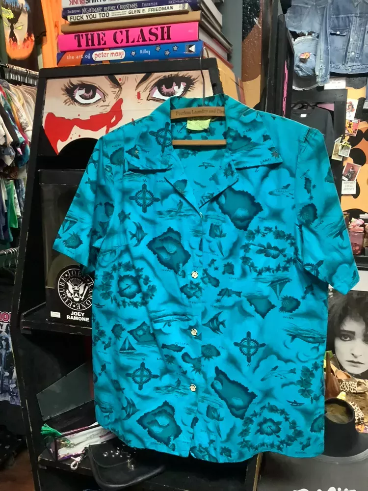 Vintage BLue Hawaiian Scene Womens Shirt