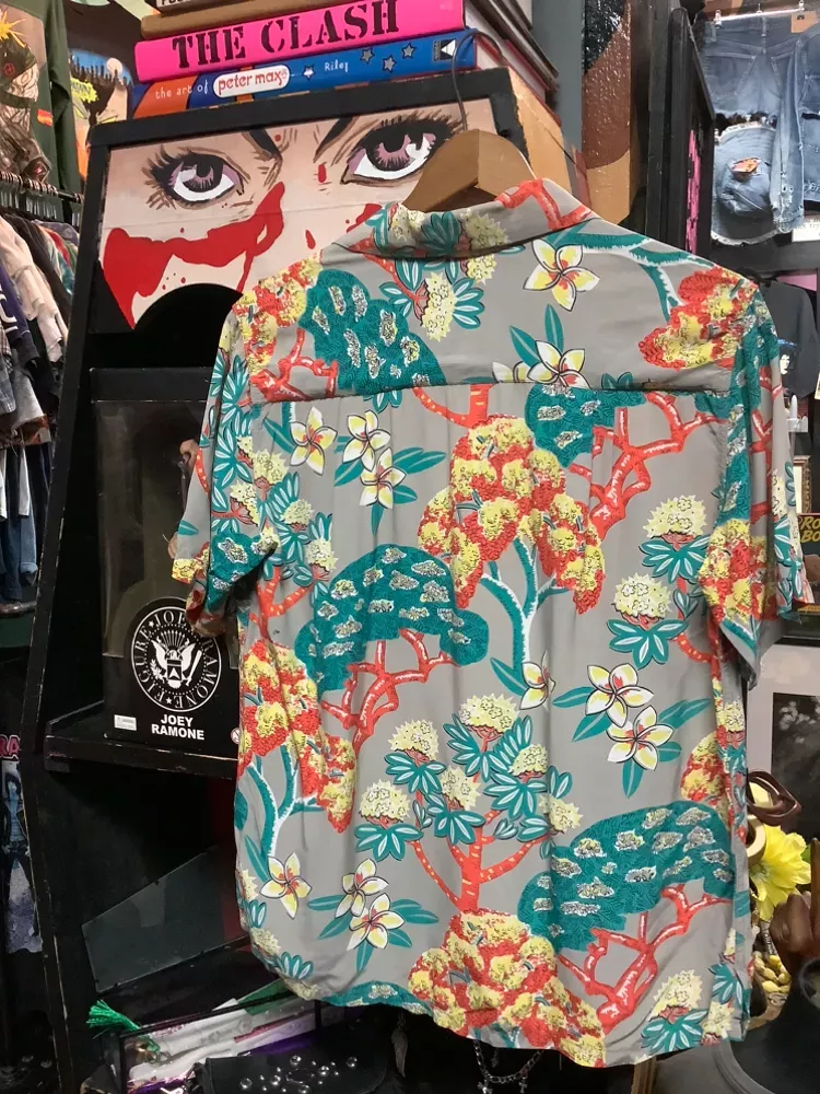 Vintage 40s KamehameHa Tiki Floral Print Ladies Short Sleeve Button-Up Shirt